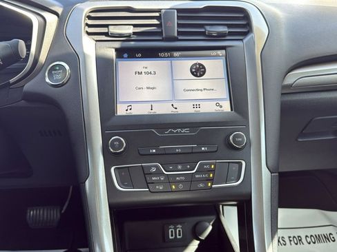 Used 2019 Ford Fusion SE FWD image 35