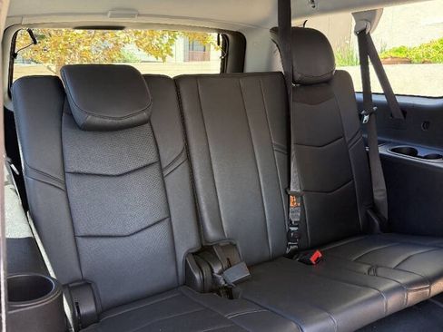 Used 2018 Cadillac Escalade ESV Luxury RWD image 24