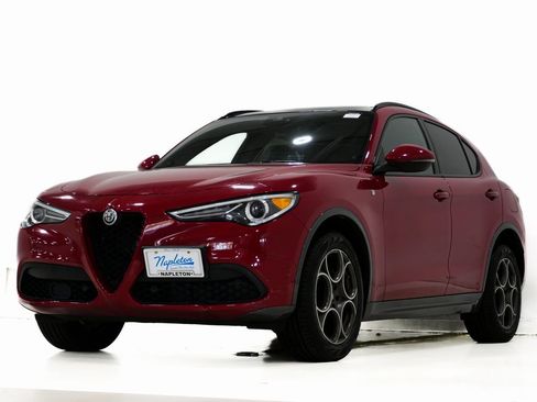 Used 2022 Alfa Romeo Stelvio Ti image 3