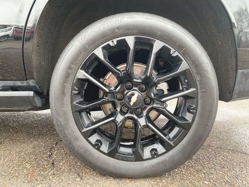Used 2023 Chevrolet Tahoe Premier w/ Advanced Technology Package image 32