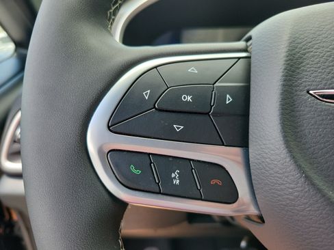 Used 2026 Chrysler Pacifica Select FWD image 18