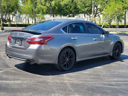 Certified 2018 Nissan Altima 2.5 SR w/ SR Midnight Edition FWD image 8