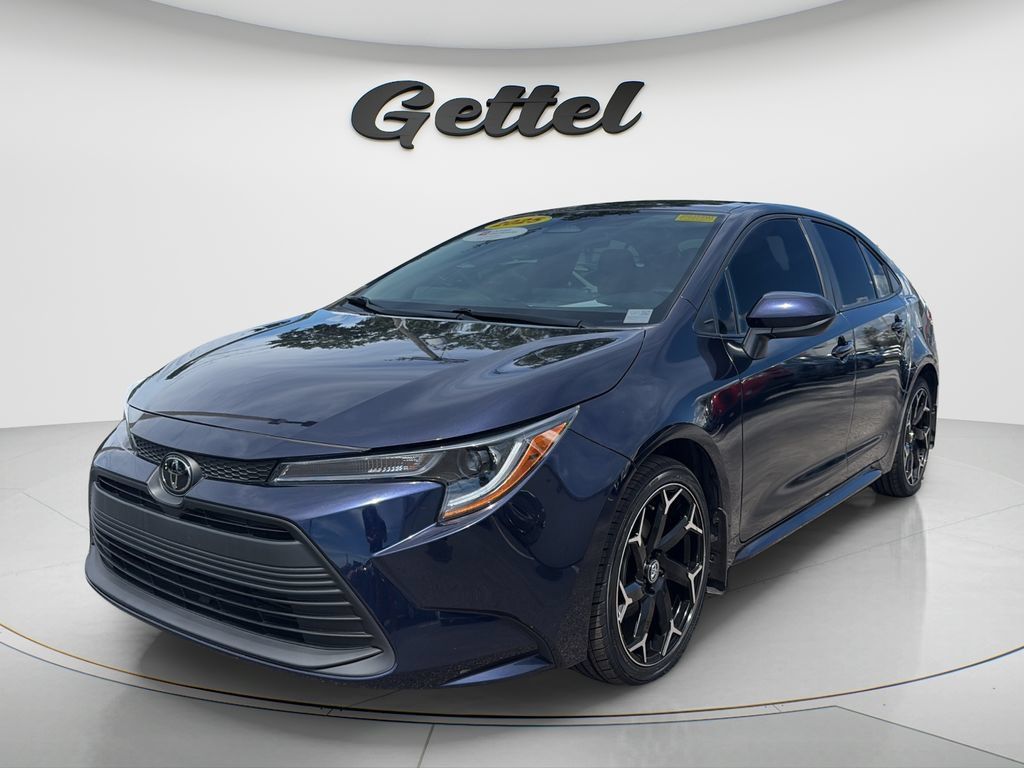 Used 2025 Toyota Corolla LE FWD image 1
