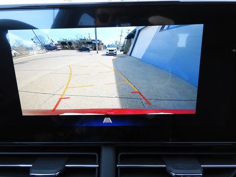 Used 2025 Chevrolet Trax LT w/ Driver Confidence Package FWD image 41