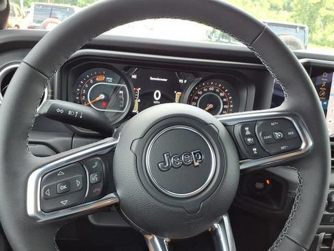 New 2026 Jeep Wrangler Unlimited Sahara AWD/4WD image 9