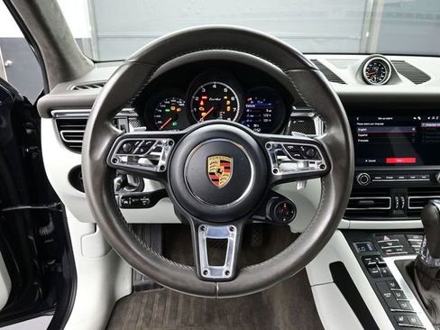 Certified 2021 Porsche Macan Turbo AWD/4WD image 8