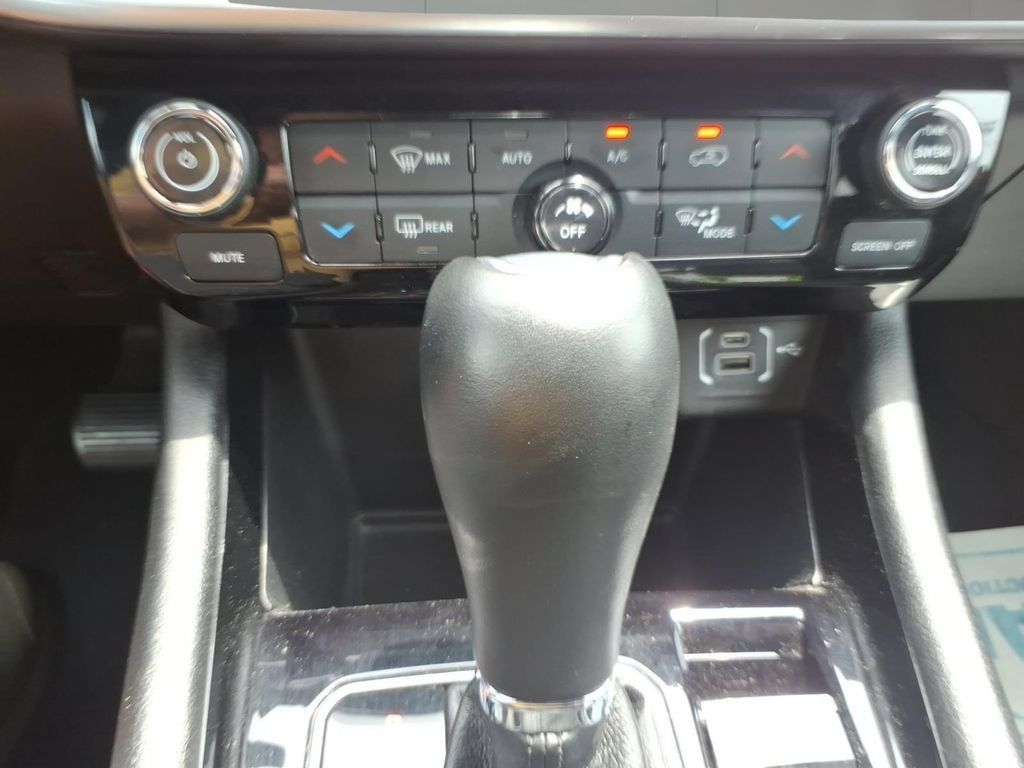 Used 2025 Jeep Compass Limited AWD/4WD image 21