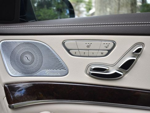 Used 2020 Mercedes-Benz S 560 4MATIC Sedan image 33
