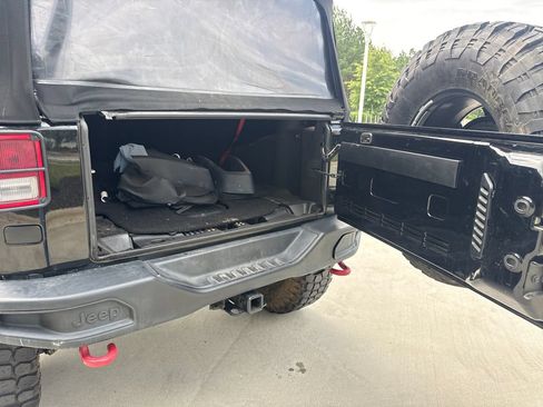 Used 2017 Jeep Wrangler Unlimited Rubicon AWD/4WD image 32