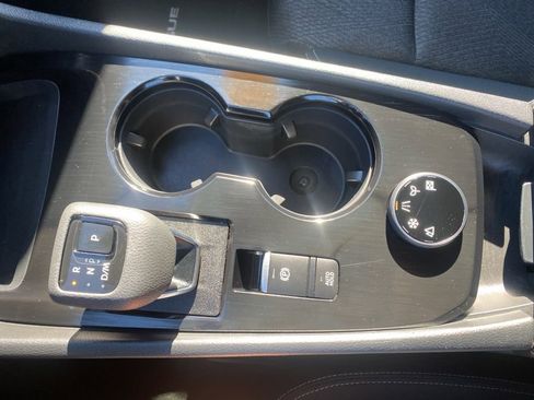 Used 2024 Nissan Rogue SV image 25