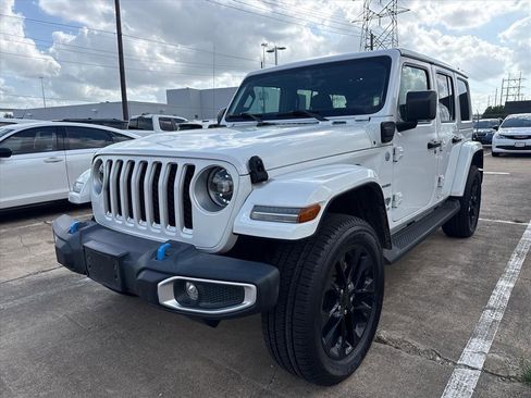 Used 2022 Jeep Wrangler Unlimited Sahara image 4