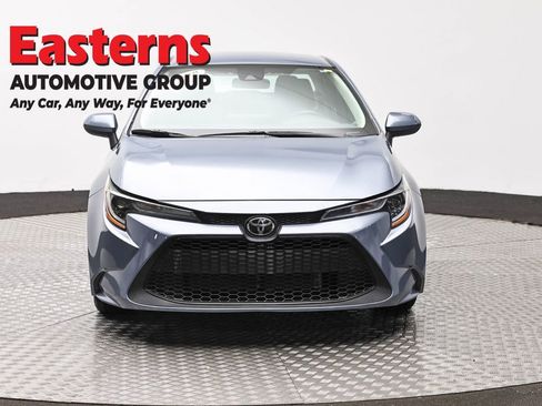 Used 2022 Toyota Corolla LE FWD image 2