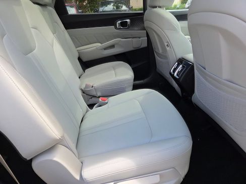 Used 2023 Kia Sorento SX AWD/4WD image 18