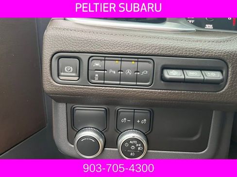 Used 2021 GMC Yukon Denali w/ Denali Premium Package image 8