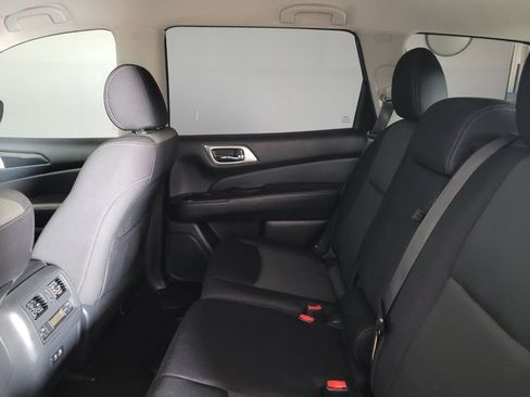 Used 2019 Nissan Pathfinder S FWD image 18