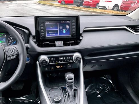 Used 2022 Toyota RAV4 XLE image 6