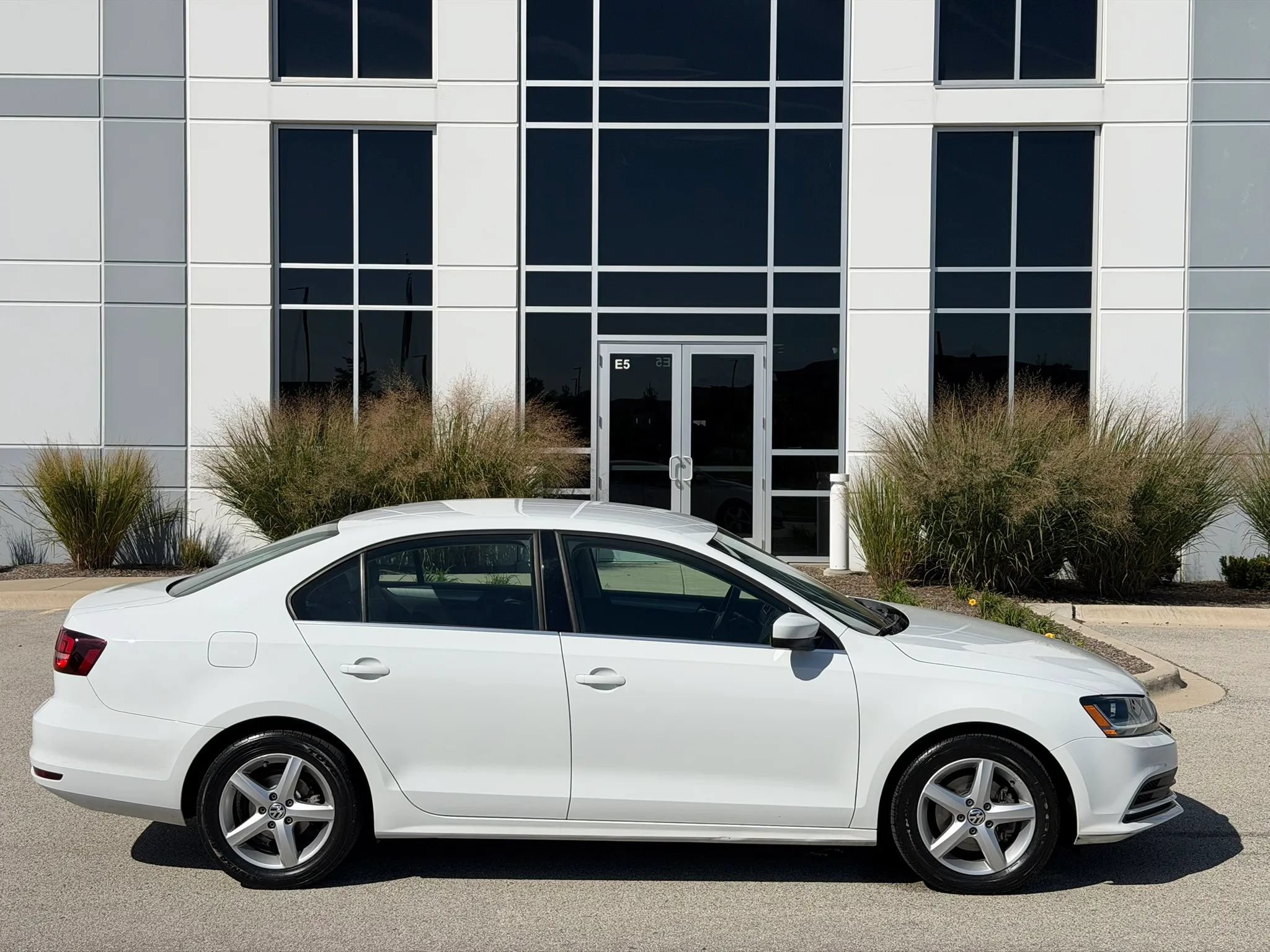 Used 2017 Volkswagen Jetta S FWD image 4
