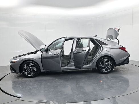 Used 2025 Hyundai Elantra SEL image 61