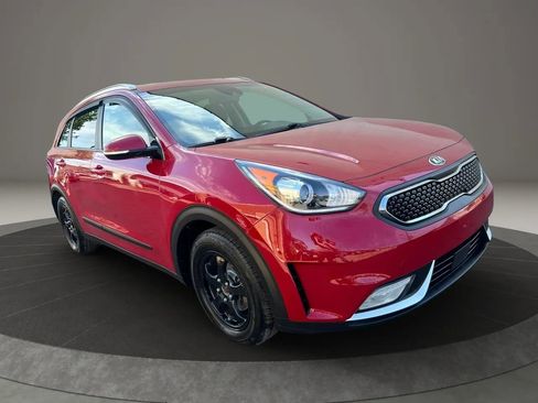Used 2017 Kia Niro EX FWD image 3