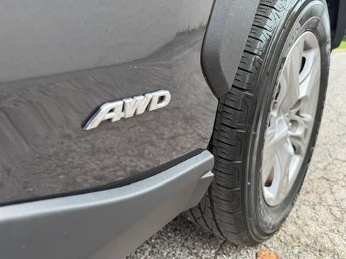 Used 2025 Toyota RAV4 XLE AWD/4WD image 4