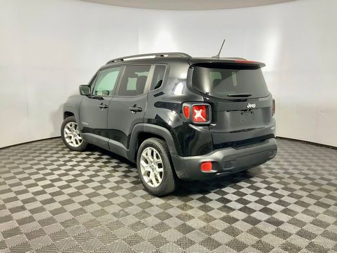 Used 2017 Jeep Renegade Latitude w/ Popular Equipment Group image 8