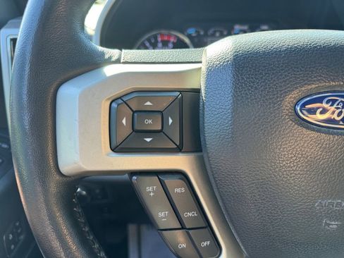 Used 2022 Ford F250 Lariat w/ Black Appearance Package image 38