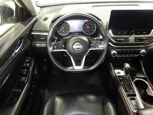 Used 2024 Nissan Altima 2.5 SR w/ SR Premium Package AWD/4WD image 9