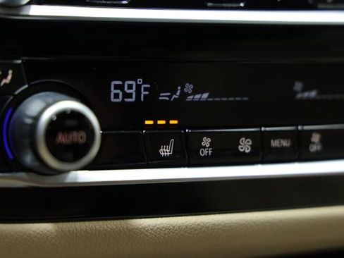 Used 2021 BMW 530i w/ M Sport Package image 21