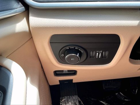 Used 2024 Jeep Grand Cherokee L Limited RWD image 33