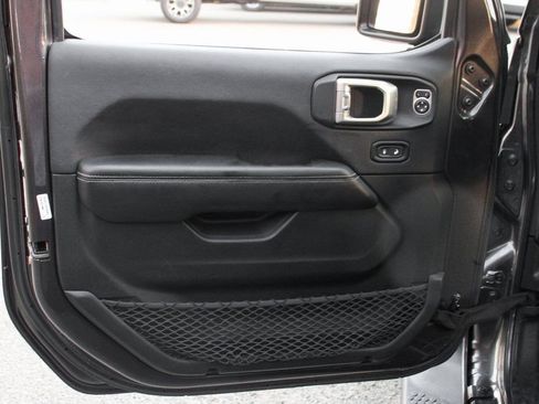 Used 2020 Jeep Wrangler Unlimited Sahara image 15