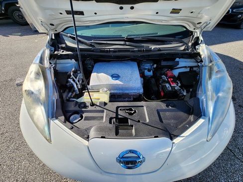 Used 2014 Nissan Leaf SV image 32