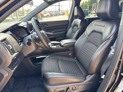 Used 2026 Nissan Pathfinder Rock Creek AWD/4WD image 9