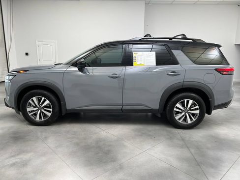 Used 2024 Nissan Pathfinder SL AWD/4WD image 5