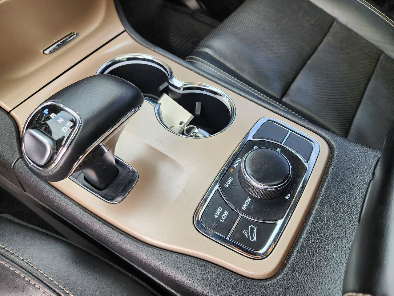 Used 2014 Jeep Grand Cherokee Limited w/ Luxury Group II AWD/4WD image 18