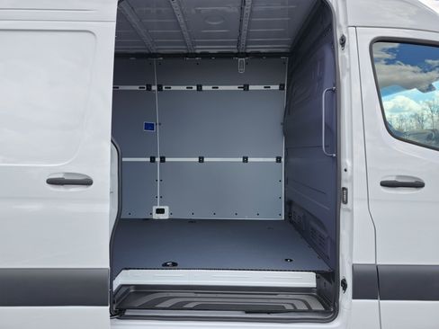 Used 2024 Mercedes-Benz eSprinter 170 Cargo image 18