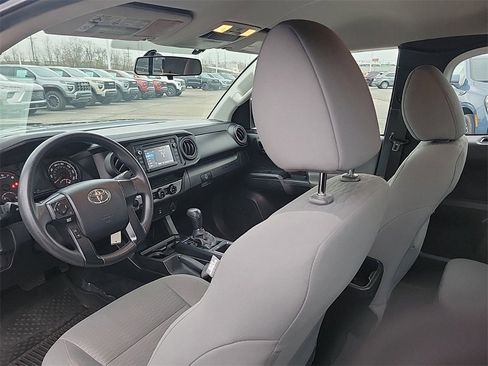 Used 2017 Toyota Tacoma SR image 13