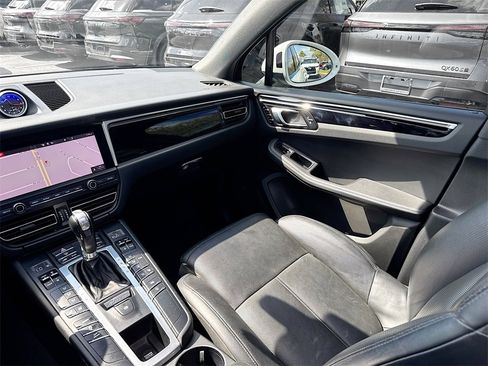 Used 2020 Porsche Macan S image 25