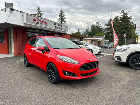 Used 2014 Ford Fiesta SE w/ Equipment Group 201A FWD image 4