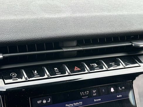 Used 2023 Jeep Grand Cherokee L Laredo image 30