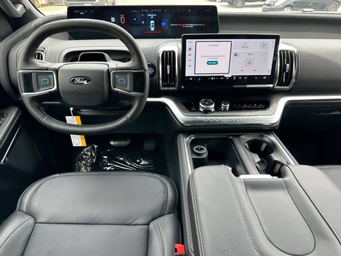 New 2026 Ford Expedition Platinum w/ Stealth Appearance Package AWD/4WD image 4