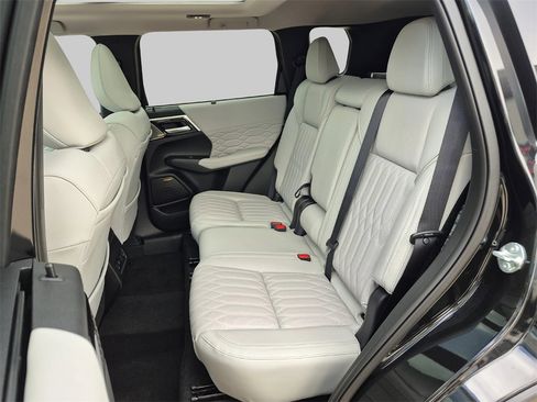 New 2025 Mitsubishi Outlander SEL image 23