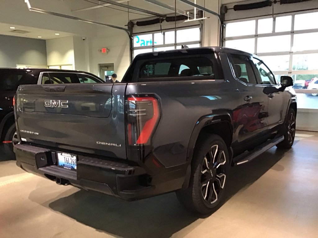 Used 2025 GMC Sierra EV Denali AWD/4WD image 6