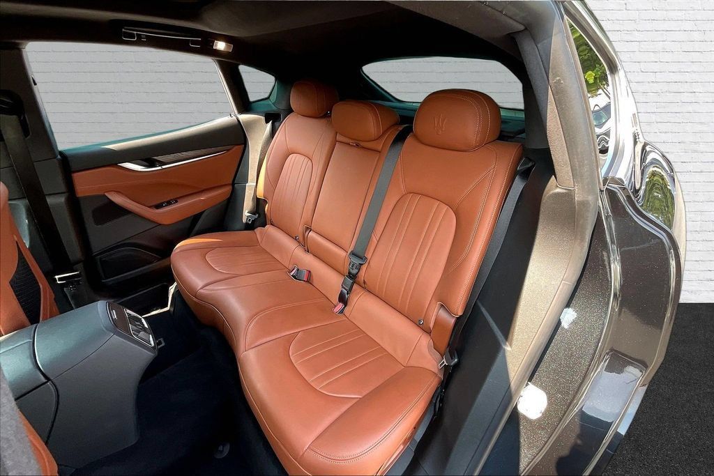 Used 2023 Maserati Levante GT AWD/4WD image 20