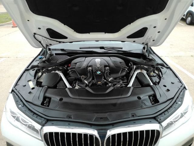 Used 2019 BMW 750i w/ Executive Package RWD image 61