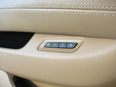 Used 2017 Cadillac Escalade Platinum image 30