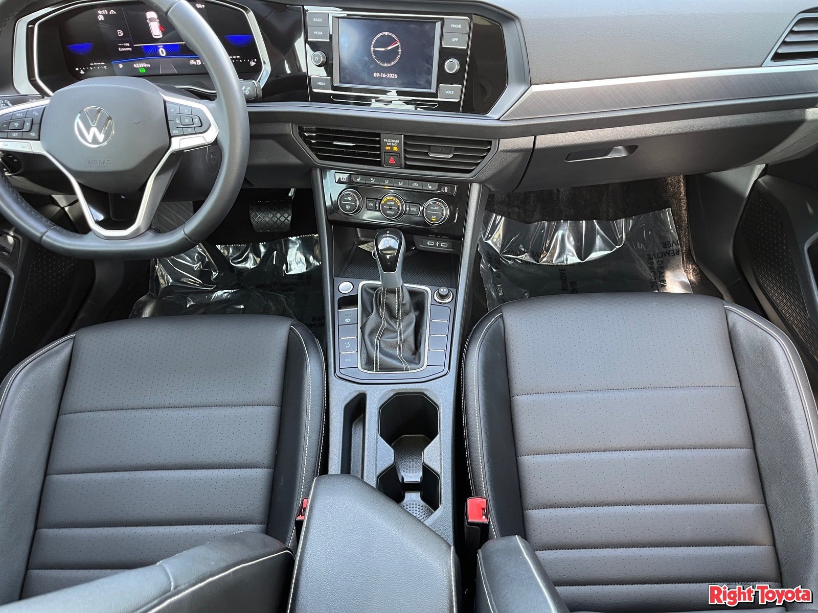 Used 2024 Volkswagen Jetta SE w/ Panoramic Sunroof Package FWD image 17