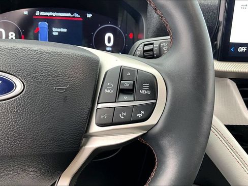 Used 2025 Ford Explorer Active w/ Active Comfort Package AWD/4WD image 19