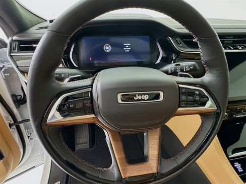 Used 2025 Jeep Grand Cherokee Summit image 12