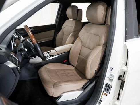 Used 2014 Mercedes-Benz GL 550 4MATIC image 10