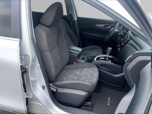 Used 2016 Nissan Rogue SV FWD image 9